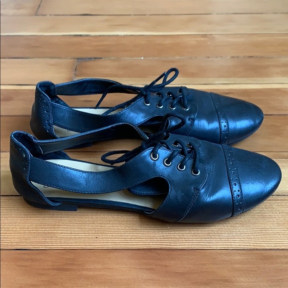 Town.com Black Leather Open Sides Oxford Flats - Picture 4 of 9